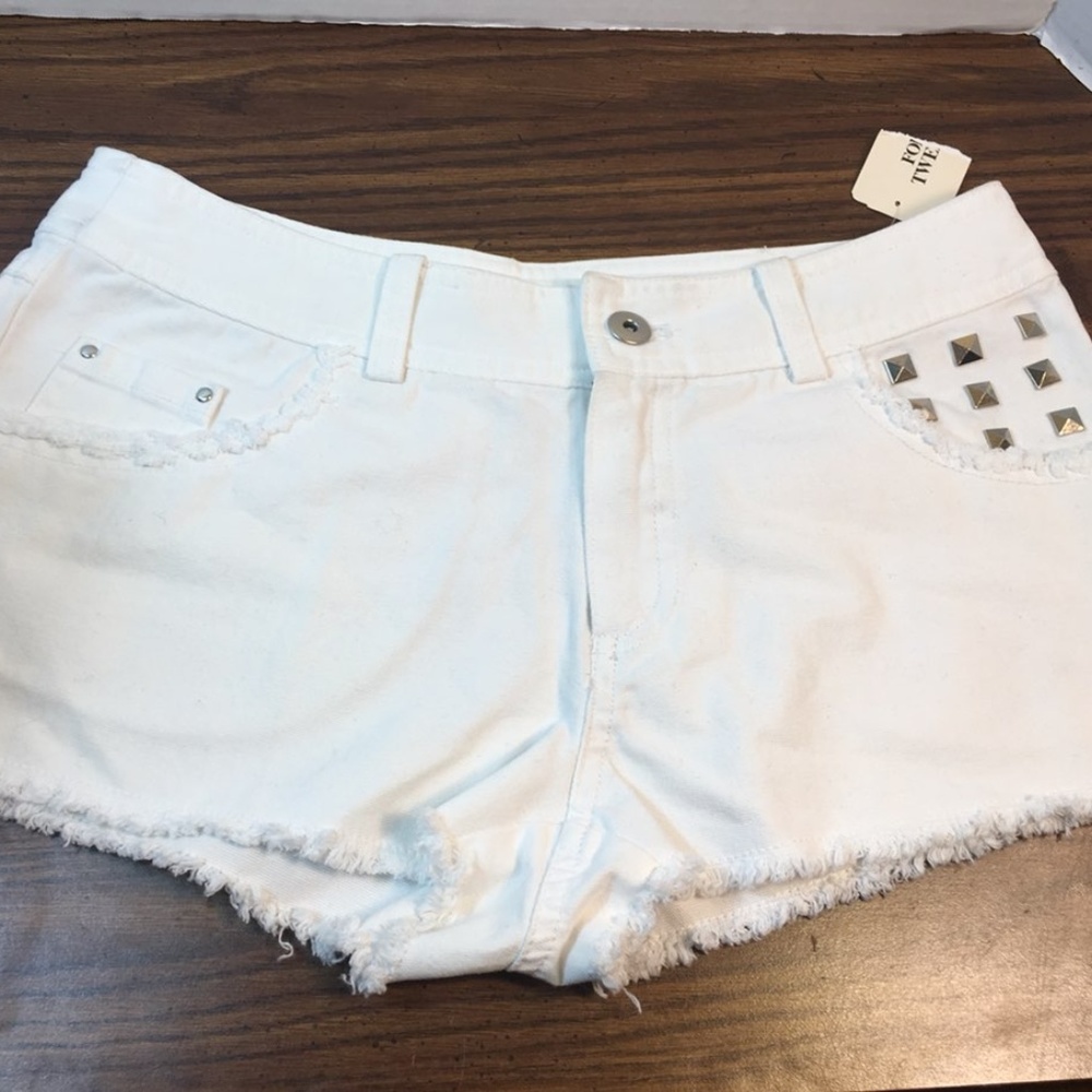 NWT Forever 21 White Short